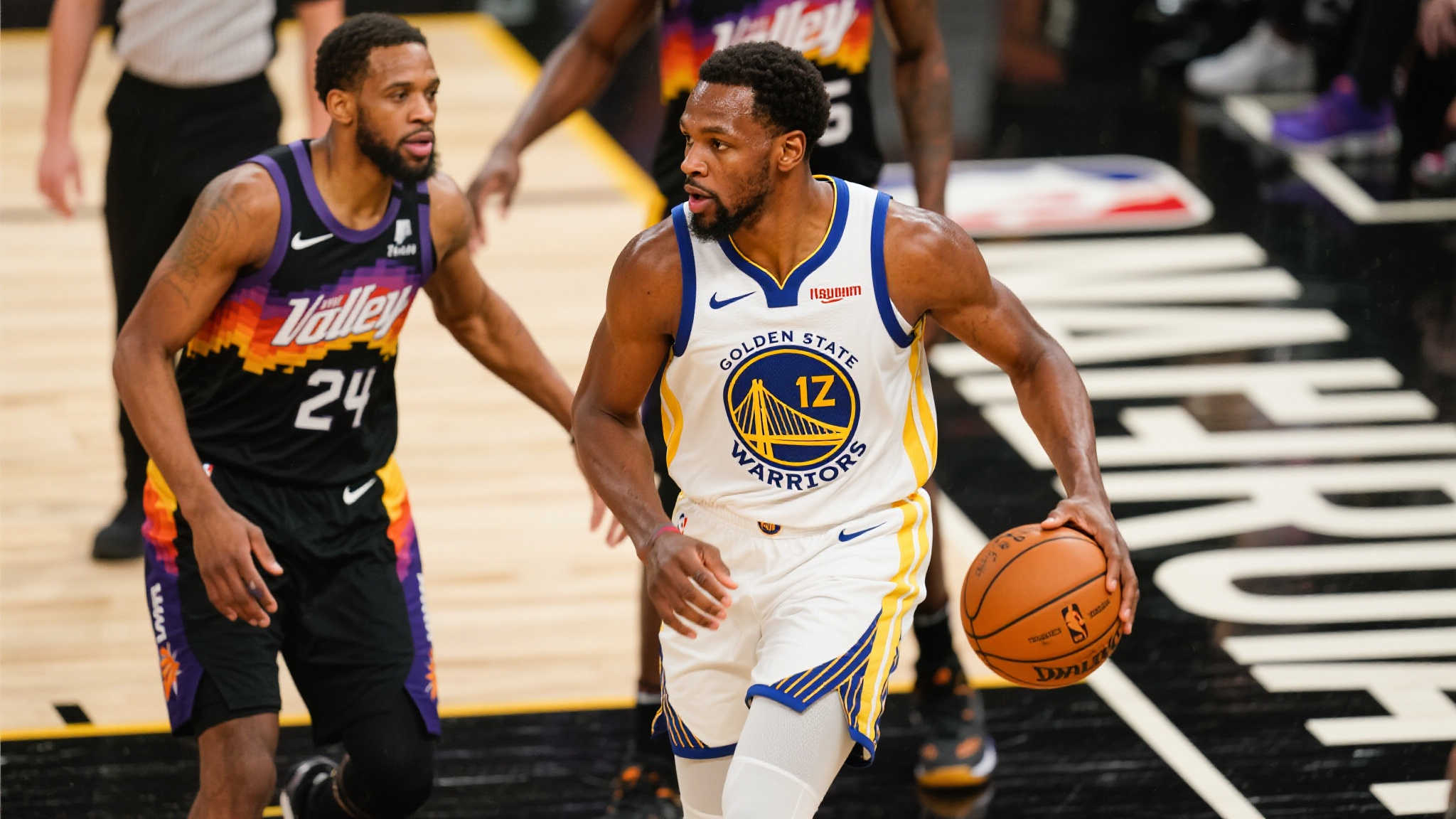 詹姆斯再迎喜讯!湖人重磅交易亮相,三换一引进年度最佳防守球员,西部格局将变 面对面对勇士、太阳等同样具备冠军潜质且极富攻击性的